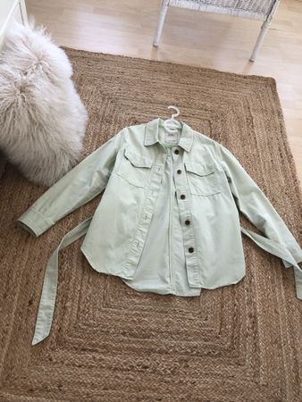 EDC Hemdjacke hellgrün mit Bindegürtel. S. Wie neu!!!