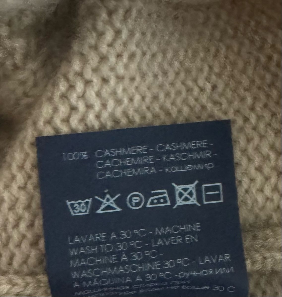 Maglioni & Felpe: Pullover Fedeli Kaschmir Rollkragen Grösse 52 neuwertig – Nuovo (secondo la descrizione) da Zürich venduto da Loco028 2