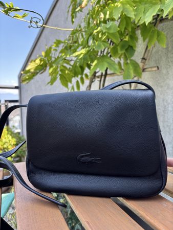 Sac bandoulière Lacoste en cuir noir