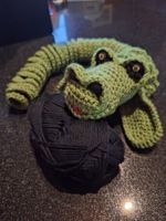 Gehäkelter Glücksdrachen grün mit Glitzer Handgemacht