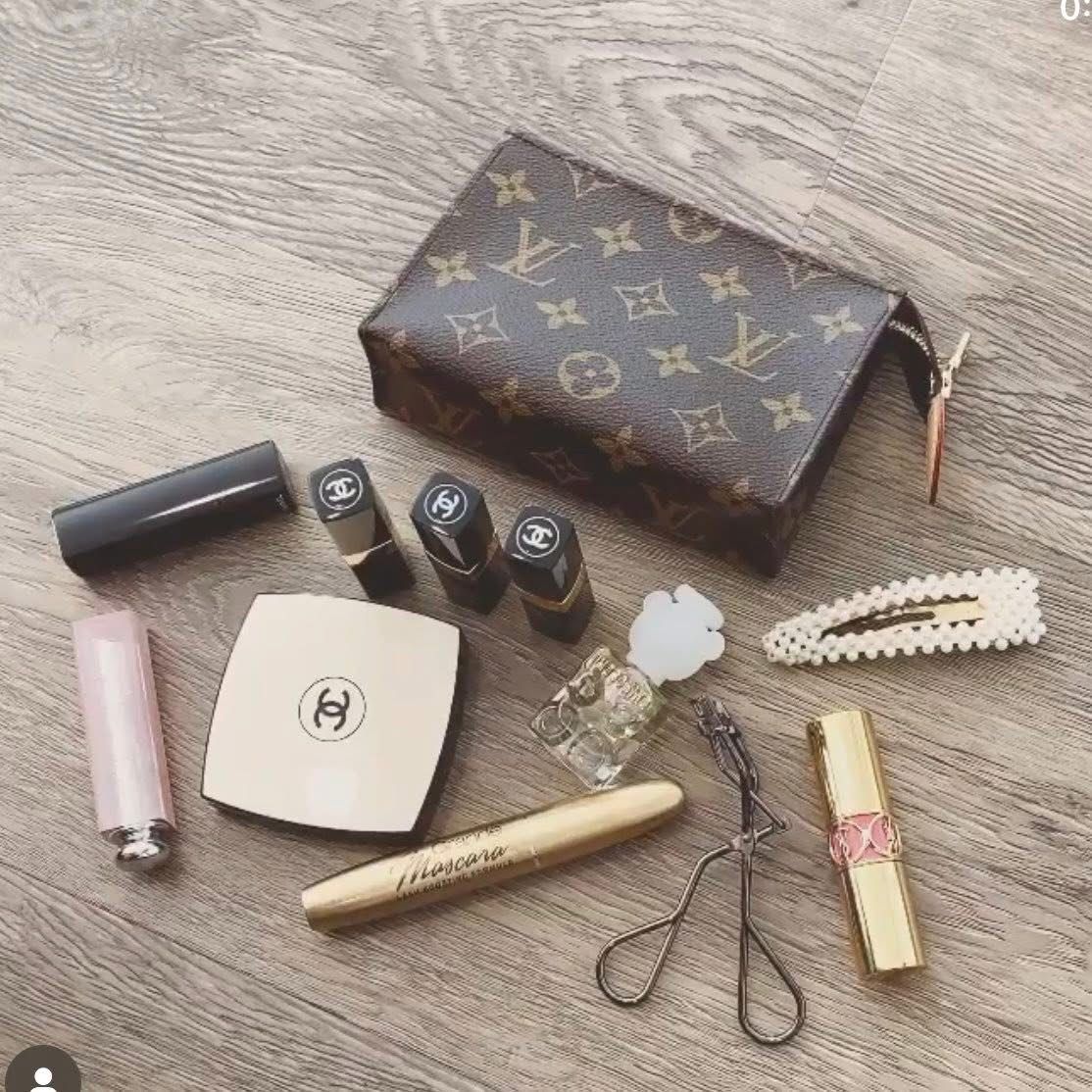 Louis Vuitton Borse: Louis Vuitton Toiletry Pouch 15 cm – Usato da Widnau venduto da Pukpan_99 6