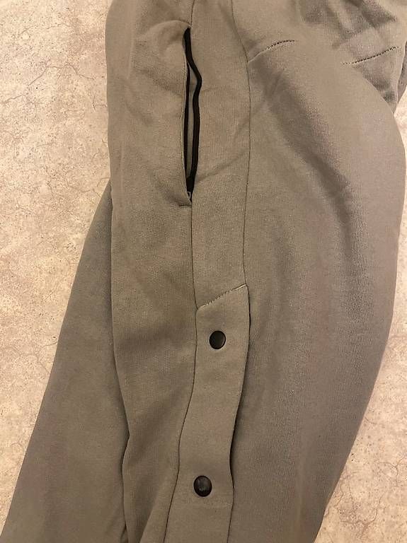Pantaloni: MNML Jogger – Usato da Safnern venduto da Avalona_07 1