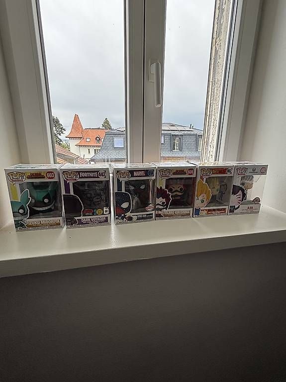 Figuren: Figurines POP seller – Gebraucht aus Peseux von mat_9lv7