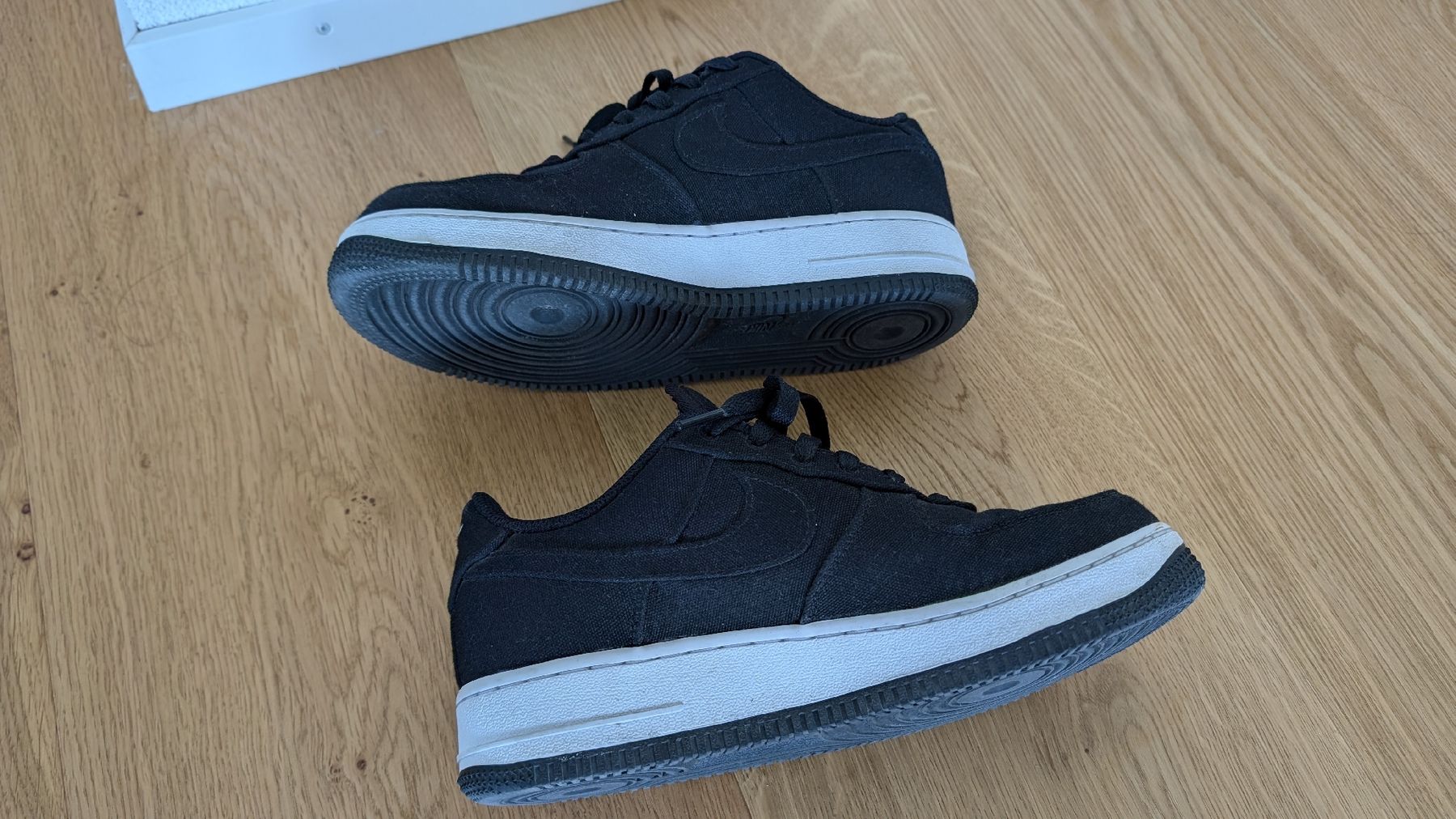 Scarpe da uomo: Nike Air Force 1 Schwarz Weiss Stoff – Usato da Wangen SZ venduto da jarheit 2