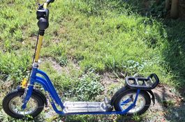Tretroller blau mit Gepäckträger gebraucht