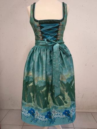 Dirndl Tracht aus Oberbayern von Hammerschmid mit Schürze