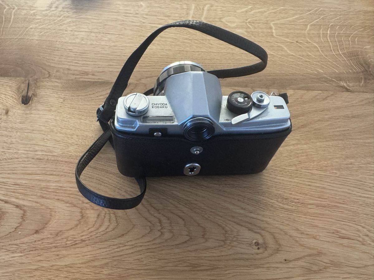 Minolta Fotocamera: Minolta SR-7 Spiegelreflexkamera mit Schutzhülle – Usato da Muttenz venduto da Pokefabi_7 1