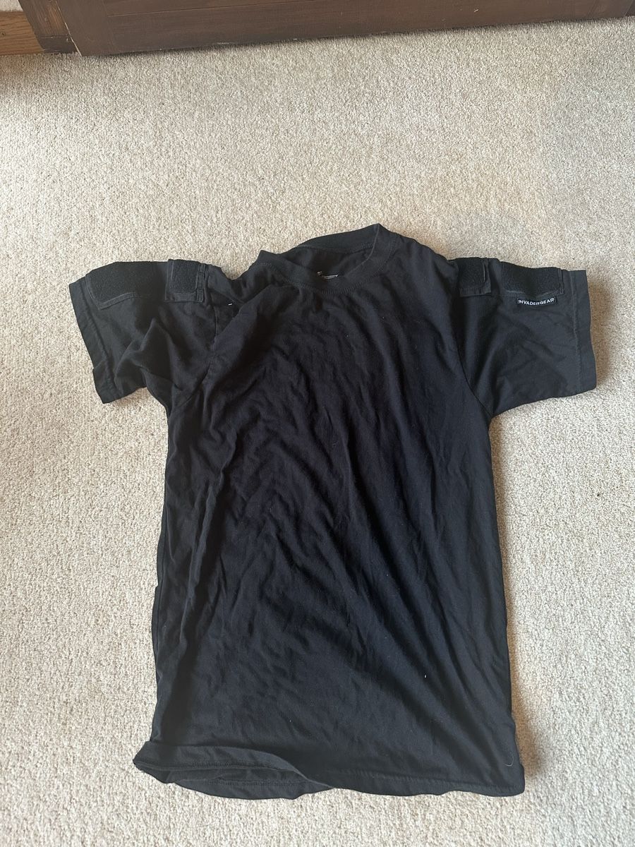 T-shirt: T-Shirt Invaders  – Usato da Oberbuchsiten venduto da ala_x68w