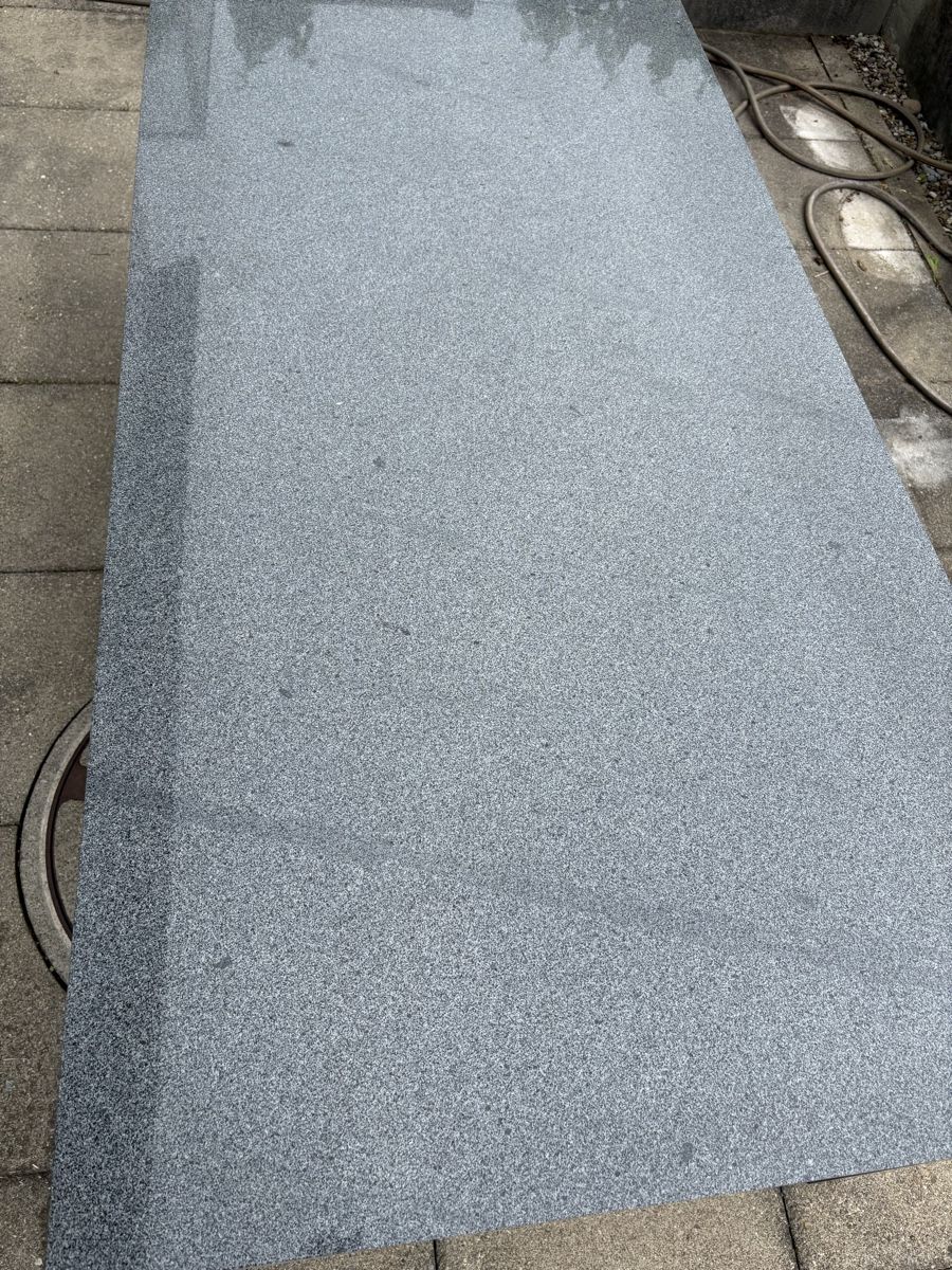 Tische: Gartentisch mit Granitplatte – Gebraucht aus Uster von Carpenter1 6