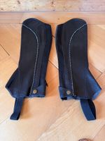 Schwarze Leder-Chaps Gr. S mit Strass - NEU