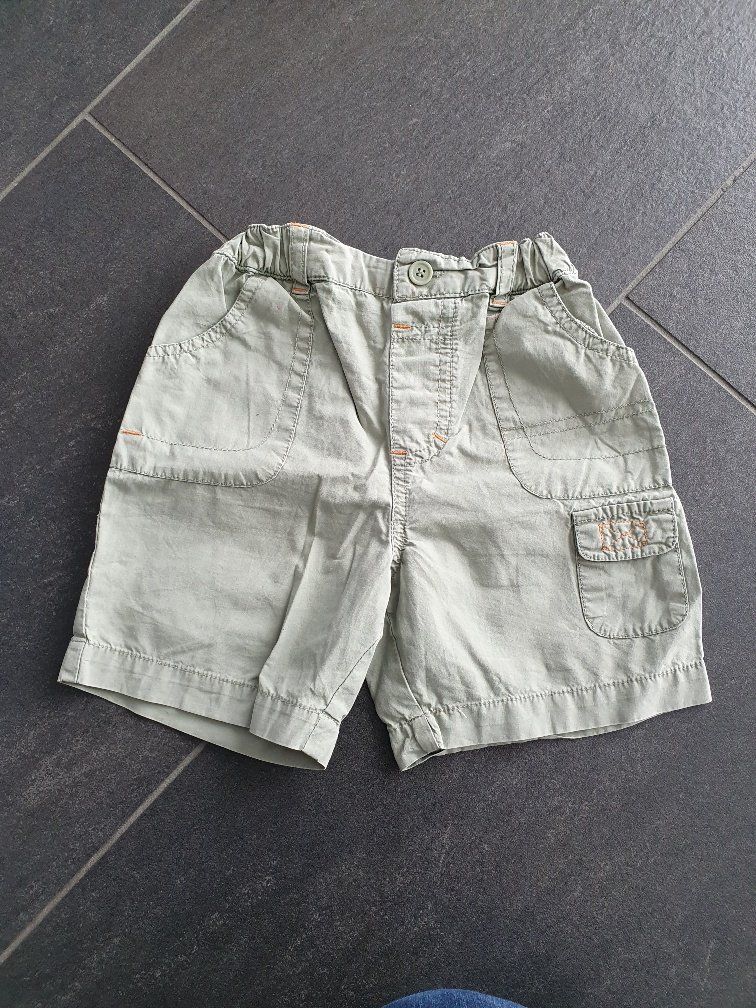 C&A Pantaloni: kurze Hose Gr. 80 – Usato da Oberegg venduto da Roberto24