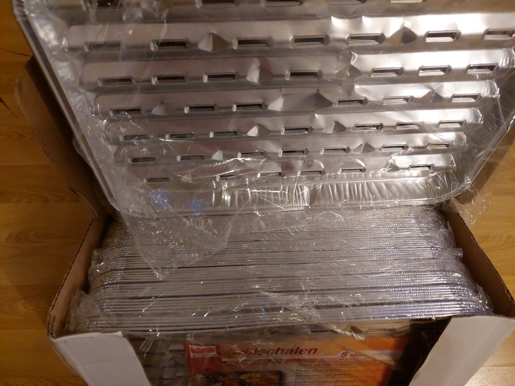 Grills: 53×Grillschalen Alu. 34×22,5 cm – Neu und originalverpackt aus Basel von  1