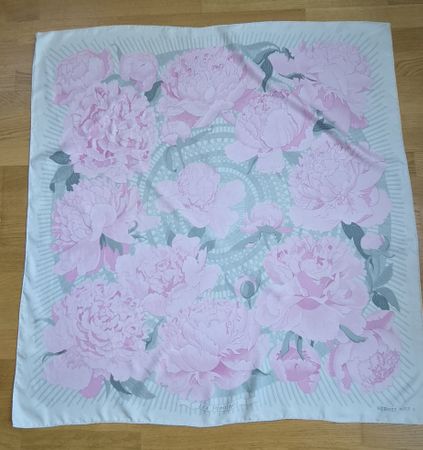 Hermès Seidentuch"Les Pivoines", Frühlings-Muster