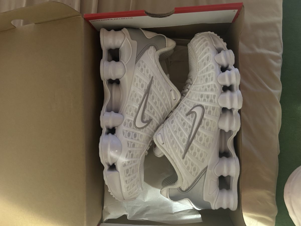 Nike Scarpe da donna: Nike Shox TL White-Metallic Grösse 42 – Nuovo e nell'imballaggio originale da Freienbach venduto da Juli4bro 1