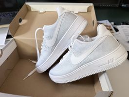 Nike Damensneakers Neuwertig