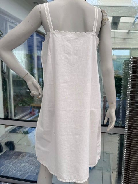 Autres dessous: Sehr altes Nachthemdchen oder Negligee mit Stickerei – D'occasion à Lostorf par Nick1258 1