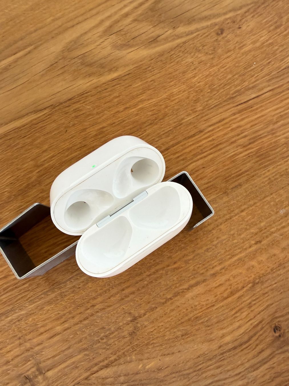 Apple Kopfhörer: APPLE AirPods 4 Charging Case – Gebraucht aus Lausanne von Nine1982 2