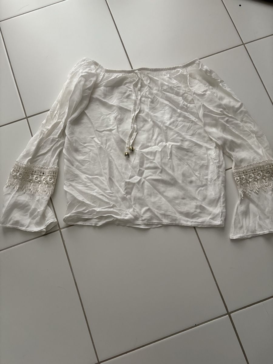 Blusen: Sommerbluse, weiss, Grösse S, mit Spitze am Ärmel – Gebraucht aus Winterthur von nik_pr58 1