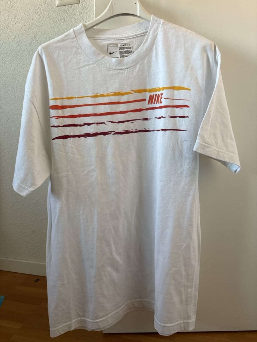 Nike T-shirt: T-shirt Nike taille L – Usato da Düdingen venduto da Yellow