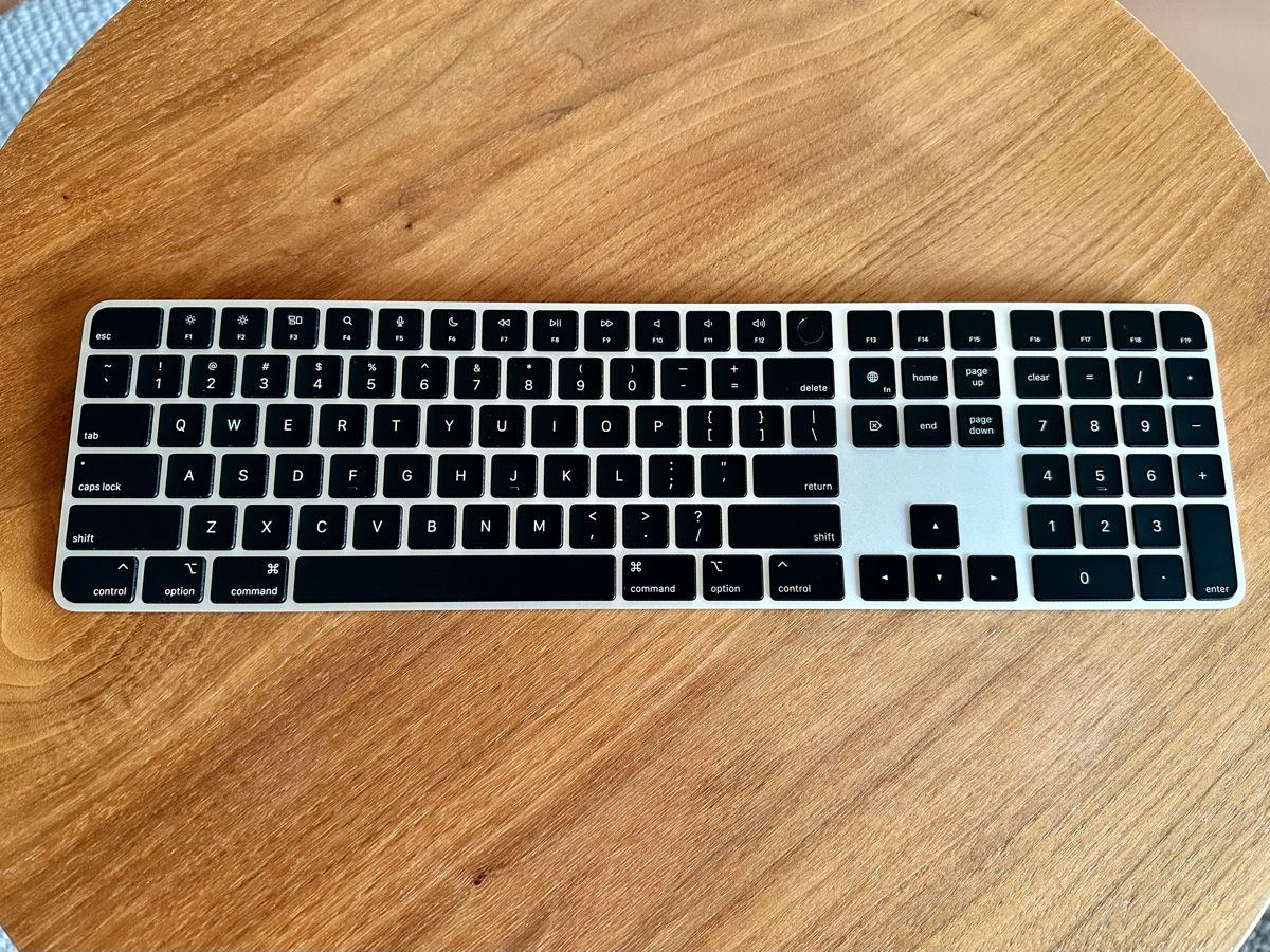 Apple Tastaturen: Apple Magic Keyboard Numbers + Touch ID - Neuwertig  – Gebraucht aus Zürich von AssuredSelection 4