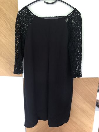 Robe noire manches dentelle - idéale pour les fêtes!
