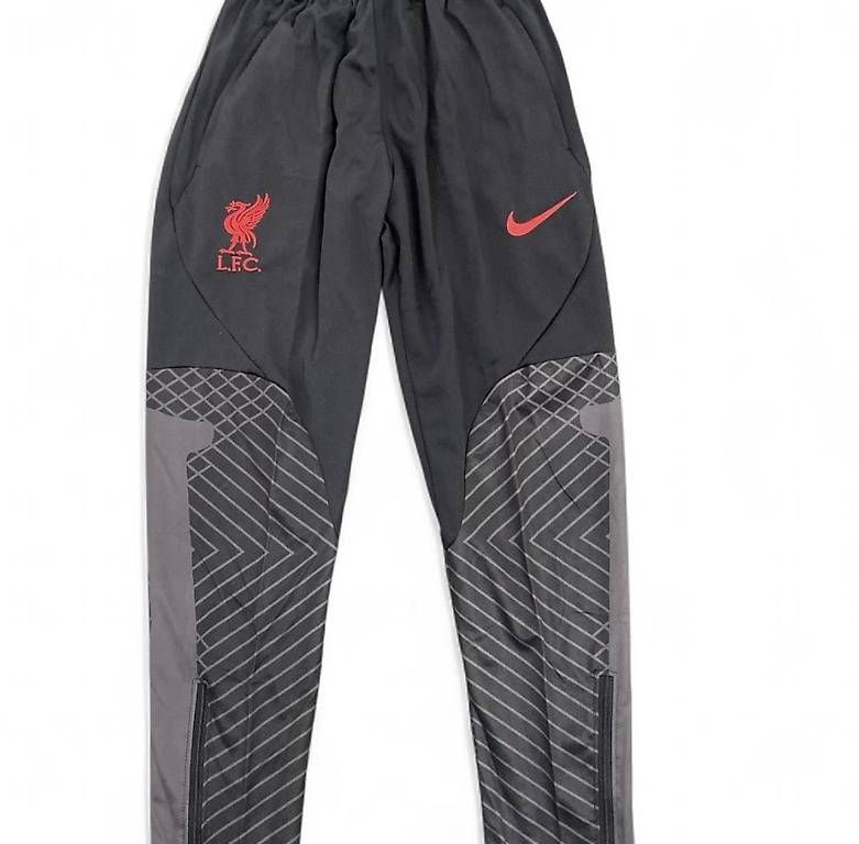 Maillots de corps & Pantalons: Liverpool Training suit – Neuf avec emballage d'origine à Stettlen par als_7wwm 1