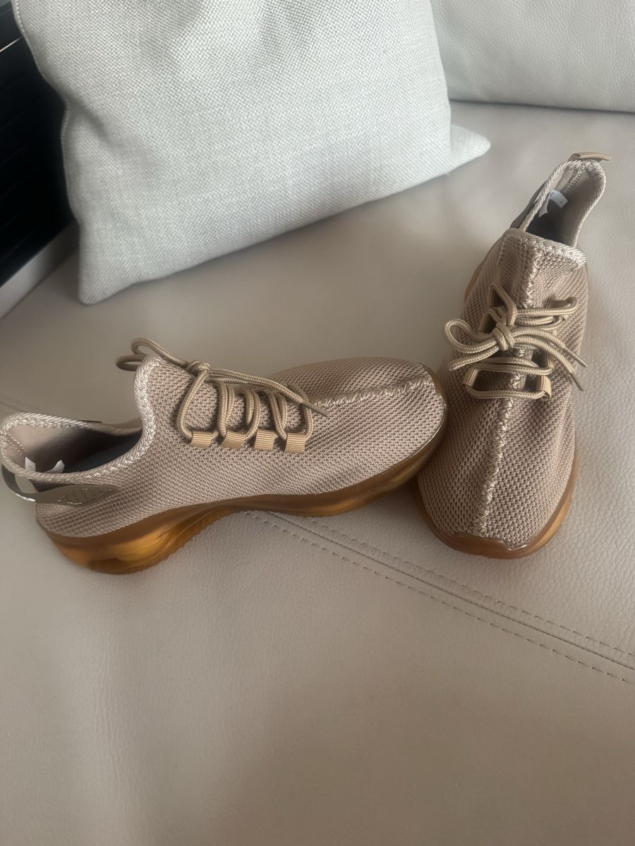 Scarpe da donna: Sommer Sneaker Grösse 39 Beige NEU – Nuovo e nell'imballaggio originale da Zürich venduto da LuxuryJewellery 2