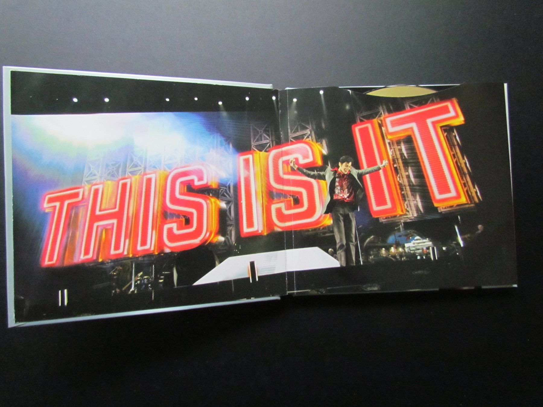 CDs: Michael Jackson "This is it" - CD – D'occasion à Wilen par joe_j8zn 3
