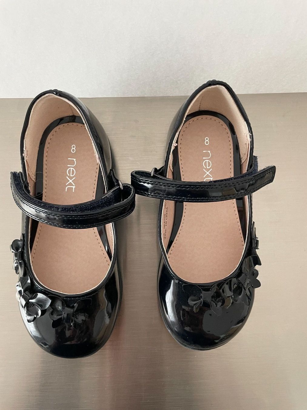 Next Schuhe für Mädchen: Riemchenschuhe Next Gr. 25,5 – Gebraucht aus Glattpark(Opfikon) von Glatt19