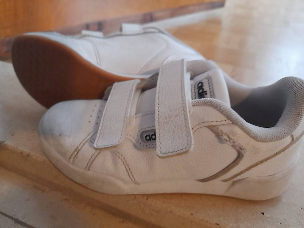 Scarpe per ragazzi: Adidas Kinder Schuhe Gr 30 – Usato da Hochdorf venduto da gal_w9hk 2