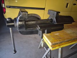 Schraubstock massiv, Backenbreite 130mm, Spannweite 240mm !!