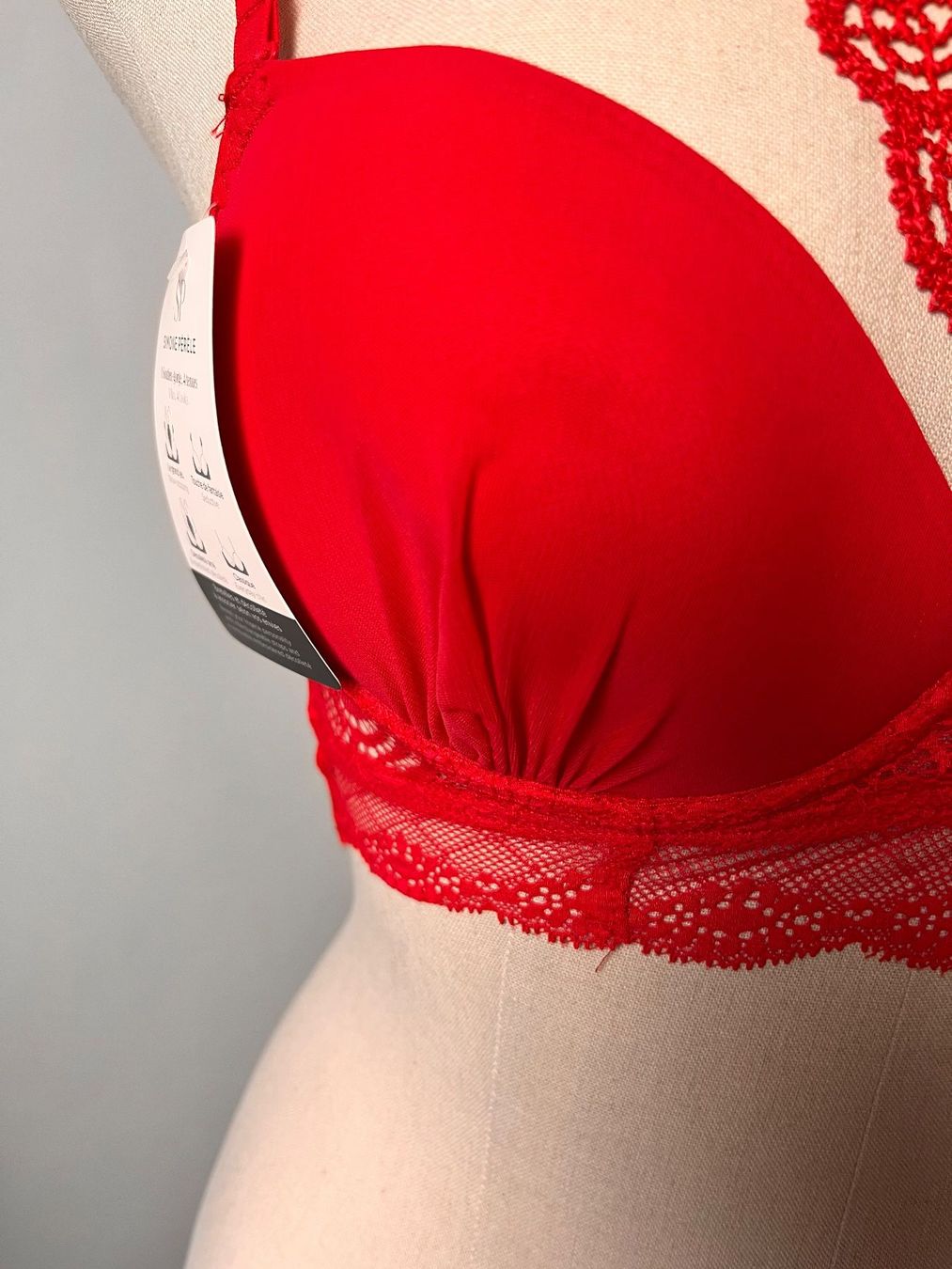 Sonstige Unterwäsche: Schalen-BH, SIMONE PERELE, Grösse 75 A – Neu und originalverpackt aus Rudolfstetten von gst_g7xl 2