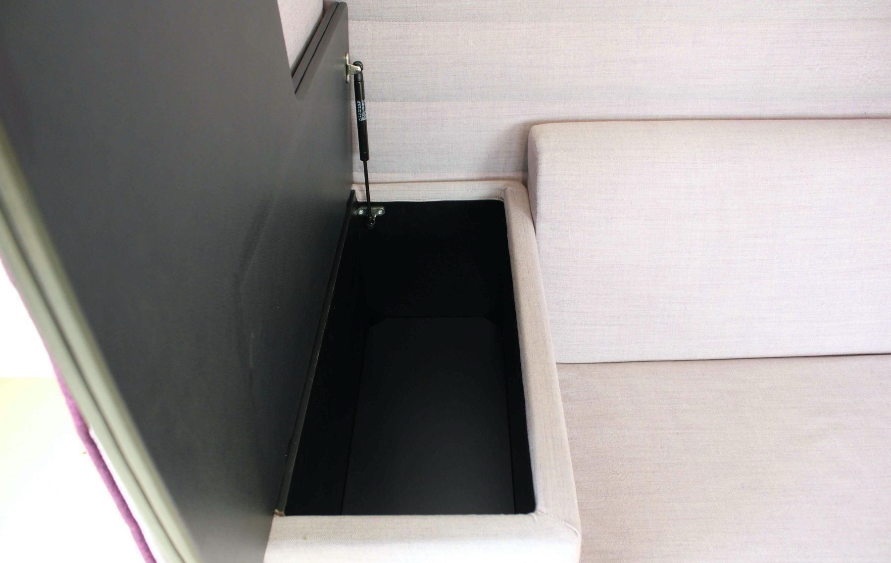 Vitra Divani: Vitra Alcove Work Highback (leicht gebraucht) – Usato da Wädenswil venduto da Riseon_Power 4