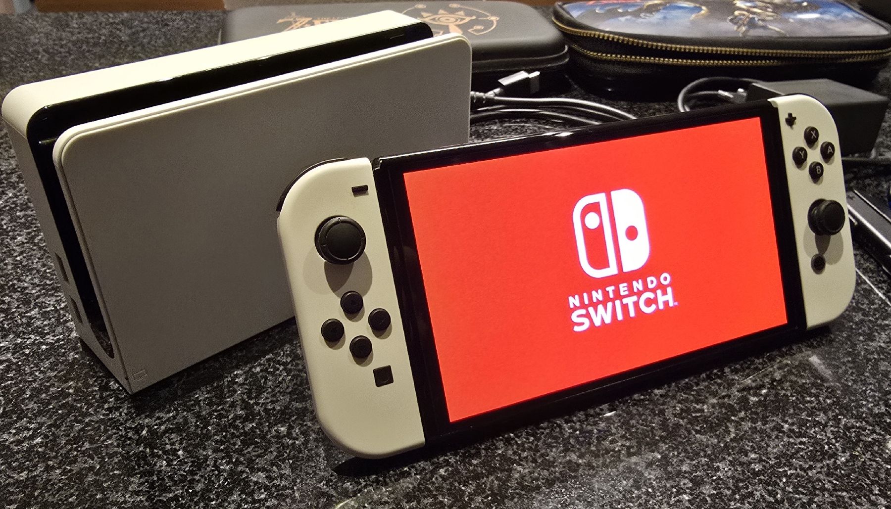 Nintendo Console: Nintendo Switch OLED Mega-Bundle mit Zelda & Zubehör - OVP – Usato da Turgi venduto da Malthael 3