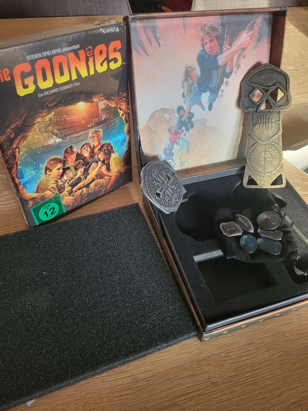 Tutti i DVDs: The Goonies Mediabook, plus eine Fan Edition edition. – Nuovo e nell'imballaggio originale da Zürich venduto da Knudell0 7