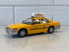 Ixo Taxi New York Ford Crown 1/43