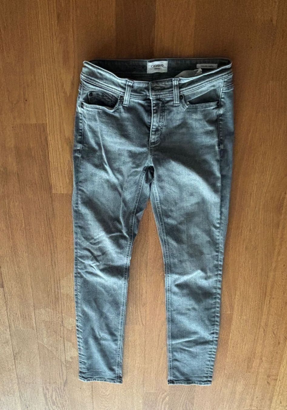 Cambio Jeans: Cambio Jeans neuw. – Nuovo (secondo la descrizione) da Kerns venduto da onewayticket
