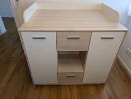 Wickelkommode mit passendem Kinderbett