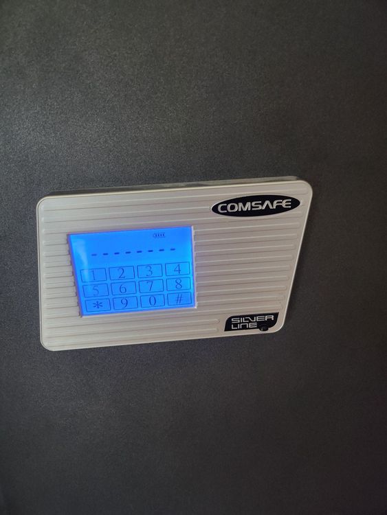 Safe / Tresor COMSAFE mit Touchscreen und 2 Schlüssel | Kaufen auf Ricardo