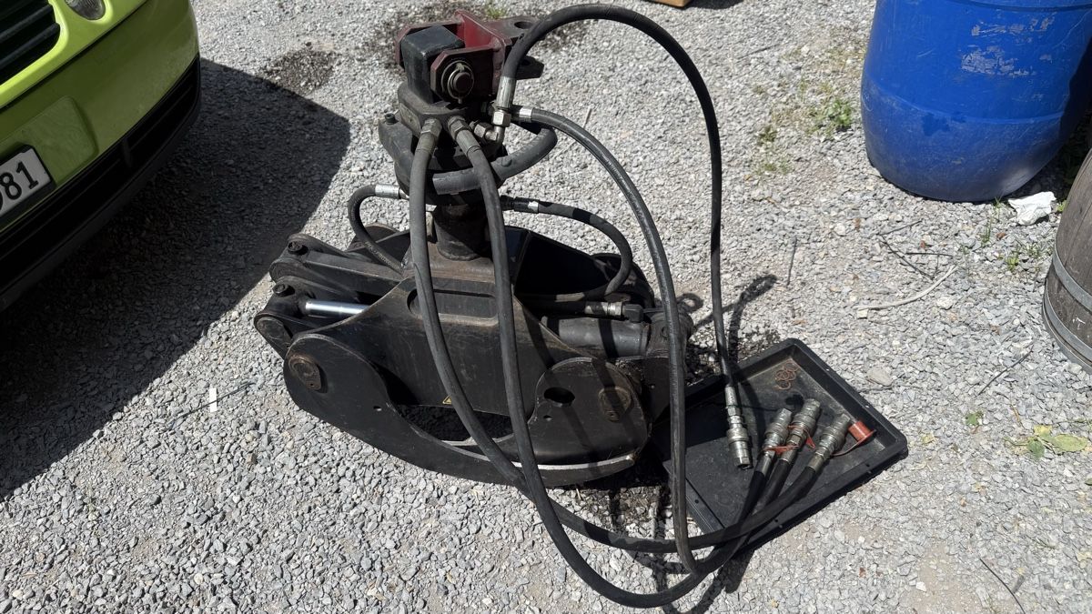 Pinze: Forstzange / Greifer mit Rotator mit Schläuchen – Usato da Rehetobel venduto da ZM81