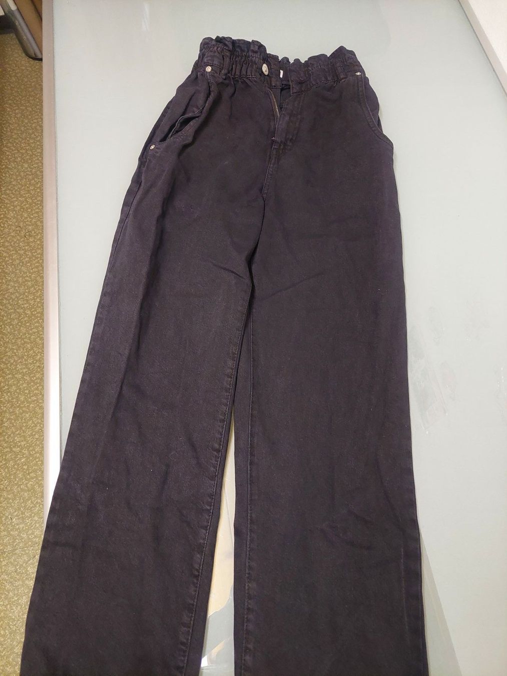 Jeans: schwarze Jeans – Usato da Unterbäch VS venduto da Nifadi