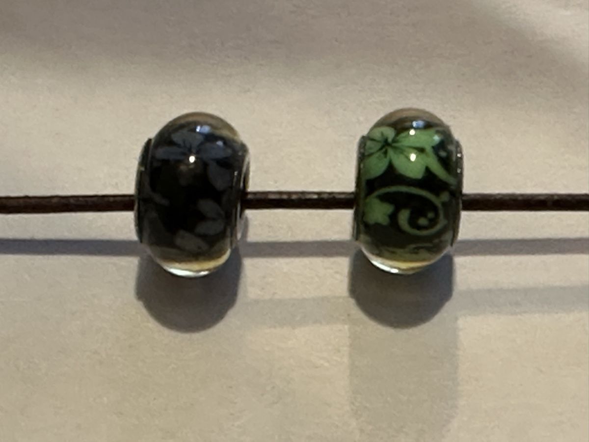 Anhänger: 3 Charms Herz mit Flügel & 2 Glasperlen – Gebraucht aus Weinfelden von Kud 2
