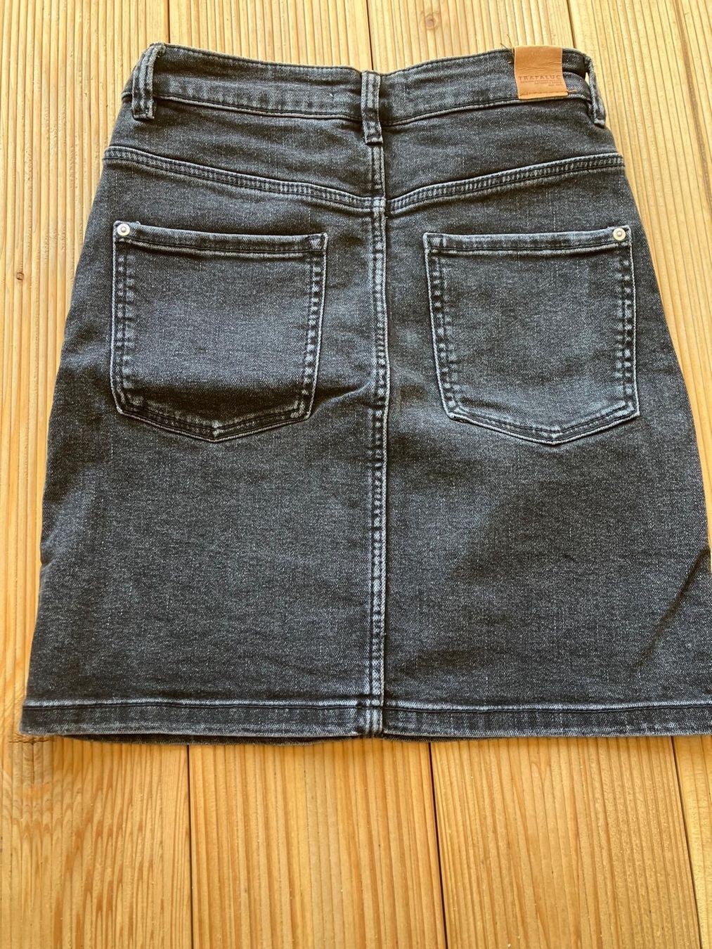 Zara Gonne: zara Jeansjupe Grösse XS – Usato da Allenwinden venduto da Obalu