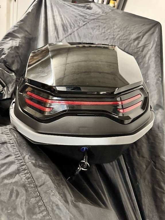 Topcase: Coffre de moto universelle – Usato da Neyruz FR venduto da bee18 2