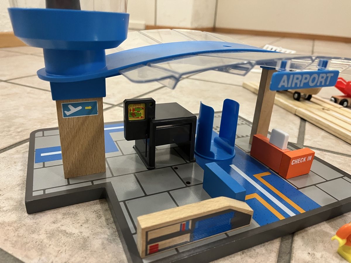 Giocattoli: Holz-Flughafen Spielset – Usato da Rheinfelden venduto da piler 1
