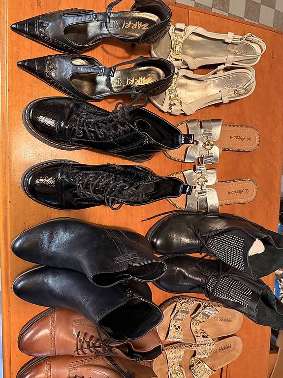 Scarpe da donna: Chaussures pour femme – Usato da Thônex venduto da donfuegoxx