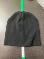 schwarzer Beanie, Mütze
