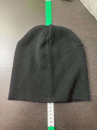 schwarzer Beanie, Mütze