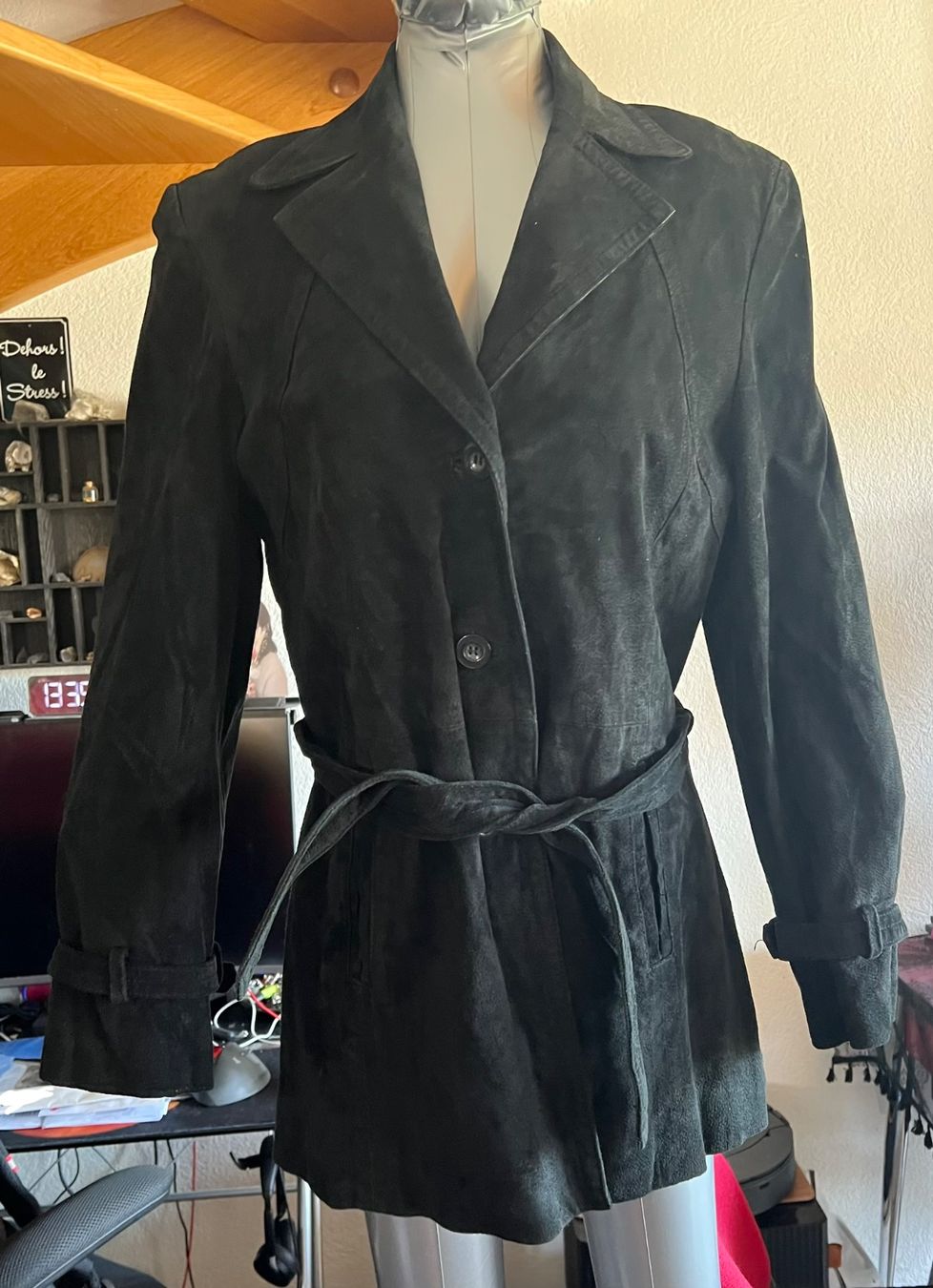 Cappotti: Manteau en daim noir In Extenso, taille L, parfait! – Usato da Chézard-St-Martin venduto da Cheyenne_75