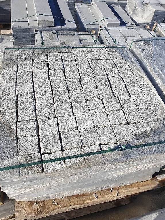 Rivestimenti per pavimenti: Pavés en granit – Usato da Corsier-sur-Vevey venduto da hel_lvr5 3